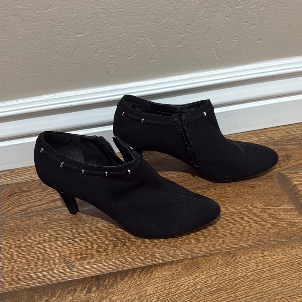 Black Suede Heeled Boots with Pointed Toe